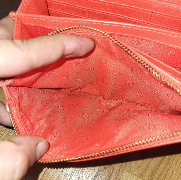 TORY BURCH Red Leather Robinson Chain Link Crossbody Wallet - Picture 12 of 15